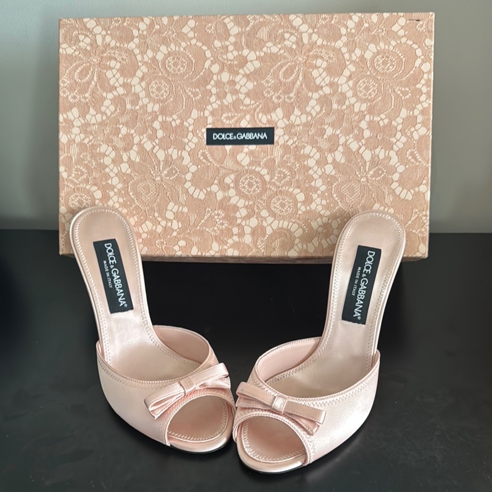 Dolce & Gabbana Pink Satin Heels with Knotted Detail